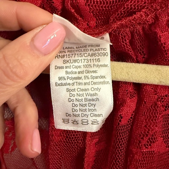 Spirit Red Lace cape - Picture 3 of 6